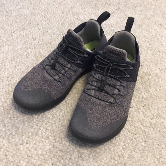 nike shoes with no tie laces